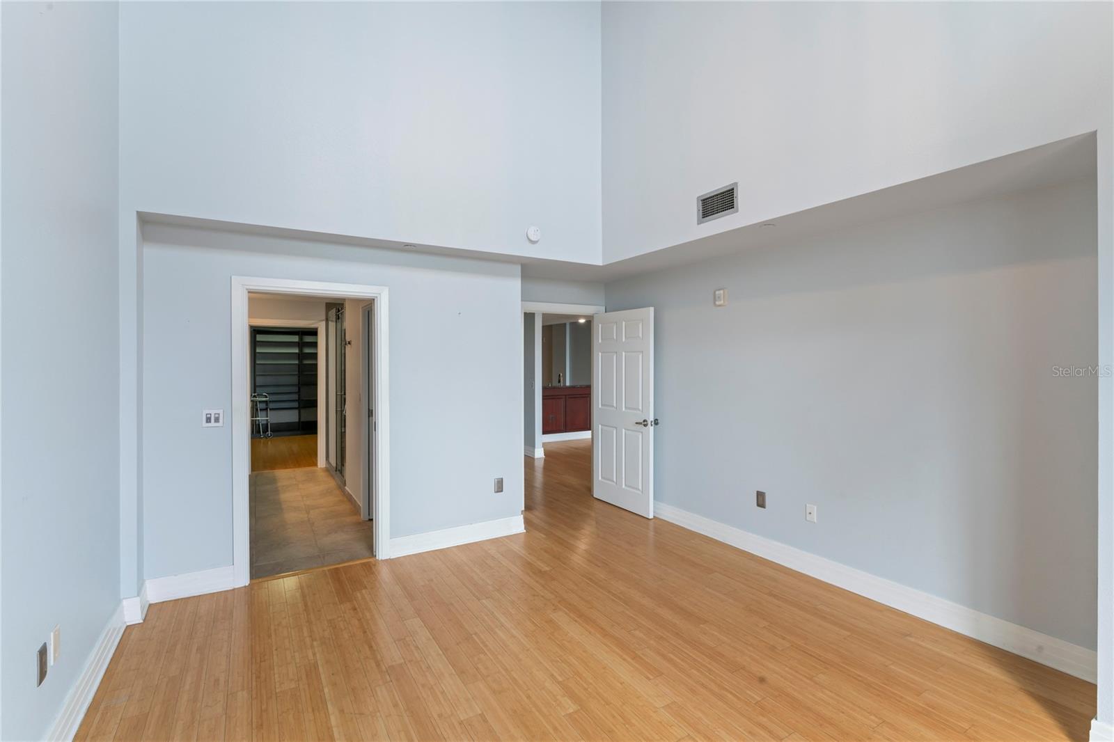 RESIDENCES OF FRANKLIN STREET - Residential Lease