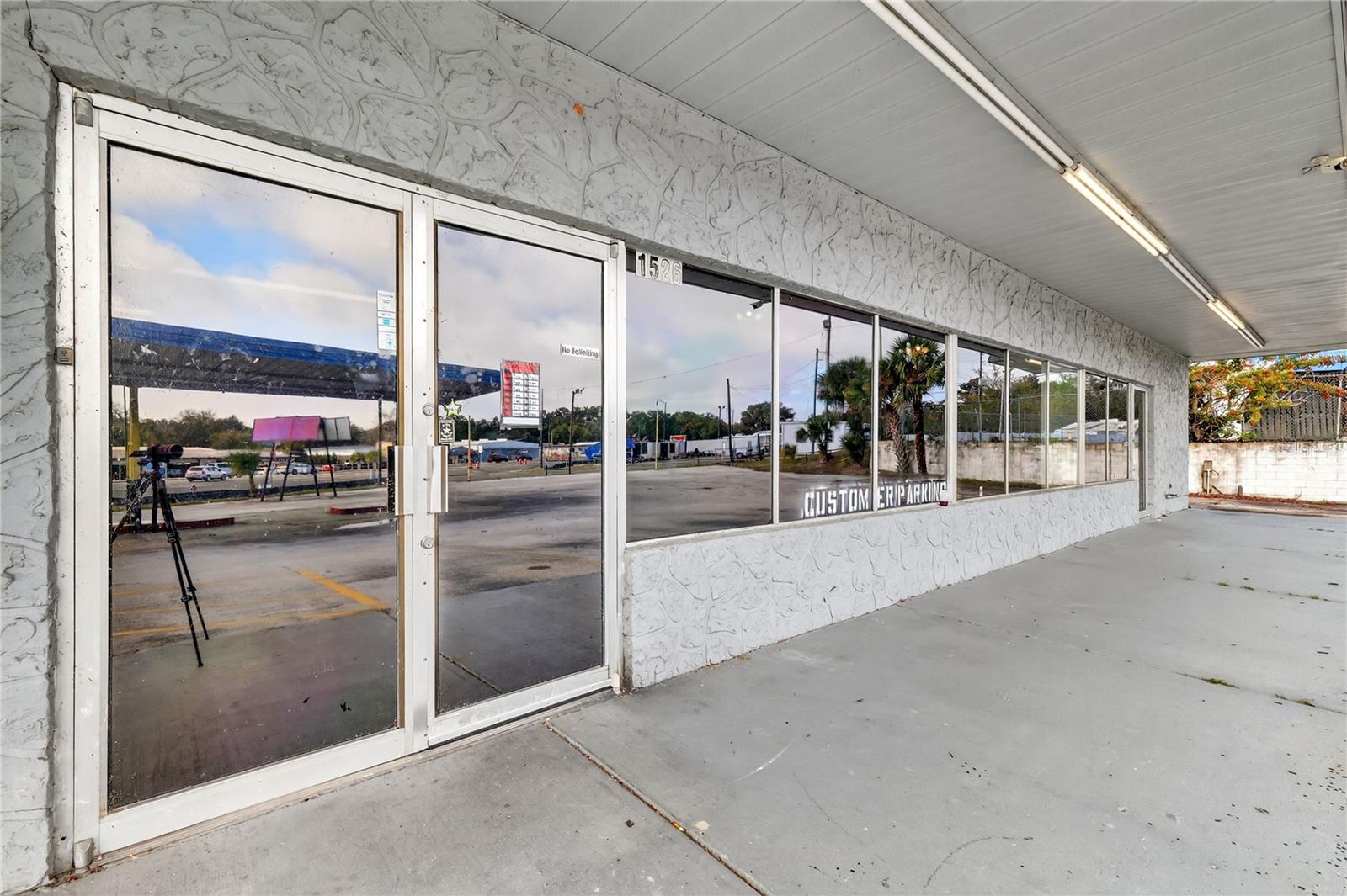LEESBURG LAKE GRIFFIN PARK - Commercial Sale