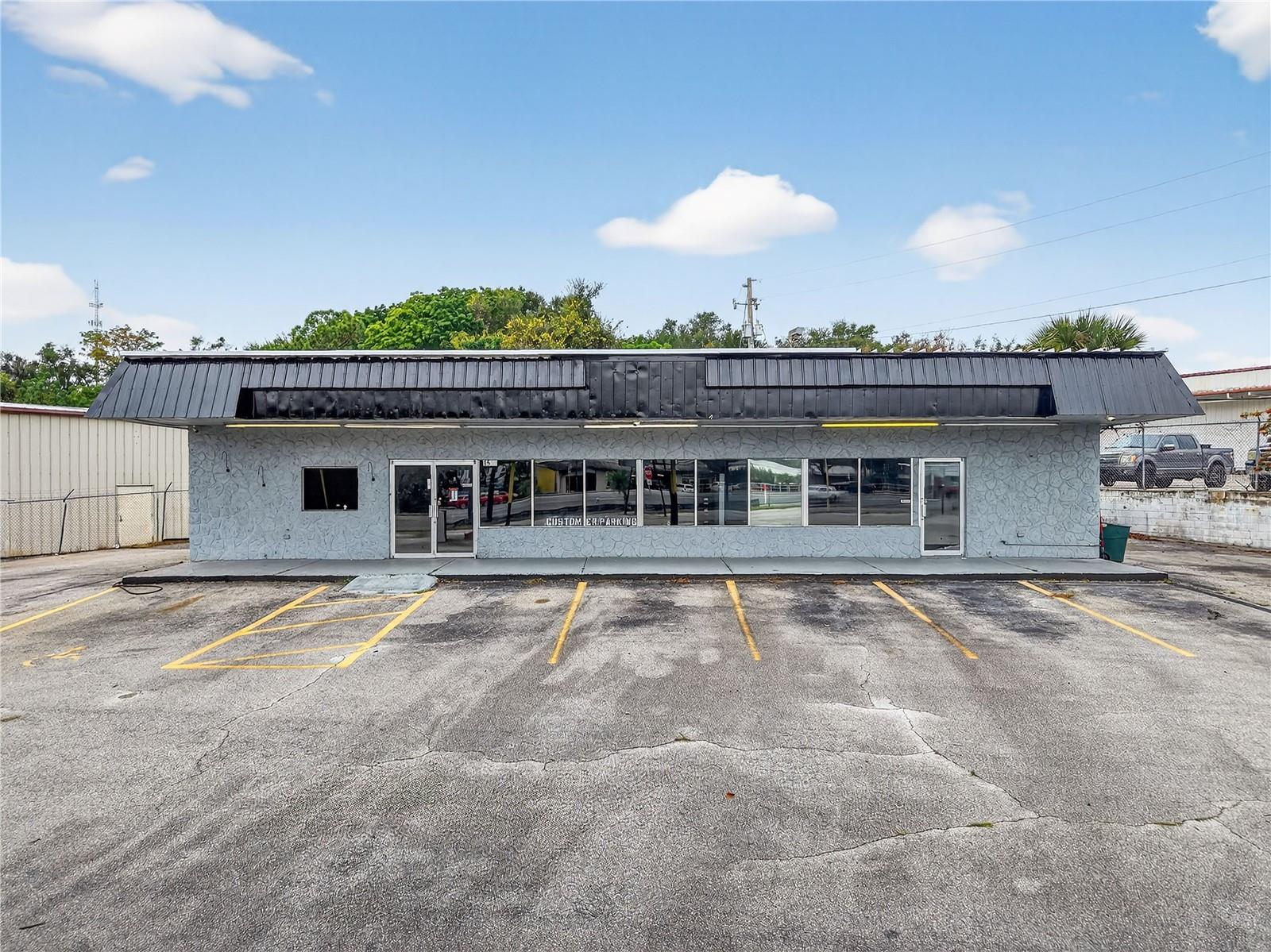 Highway 441 frontage & Great Location!  2,560 +/- Sq. Ft.  Building on more than ½ acre with 150+/- feet on busy U.S. Hwy. 441 with an average daily traffic count of almost 37,000.  Property is Zoned C-3 within City of Leesburg.  Ideal location for car lot, retail, office and many other potential uses.