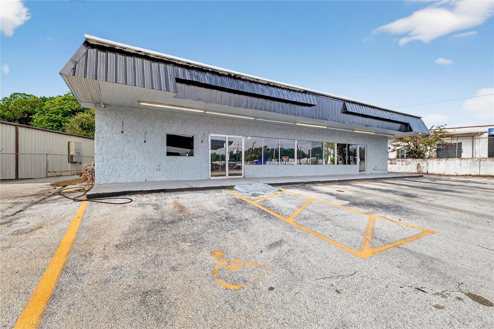 LEESBURG LAKE GRIFFIN PARK - Commercial Sale