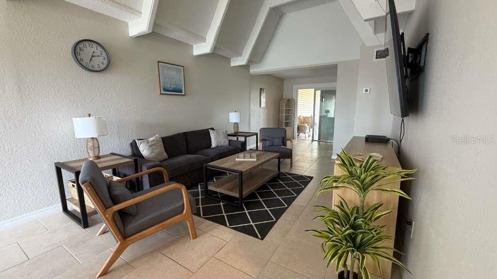 LAKESHORE CLUB - Residential