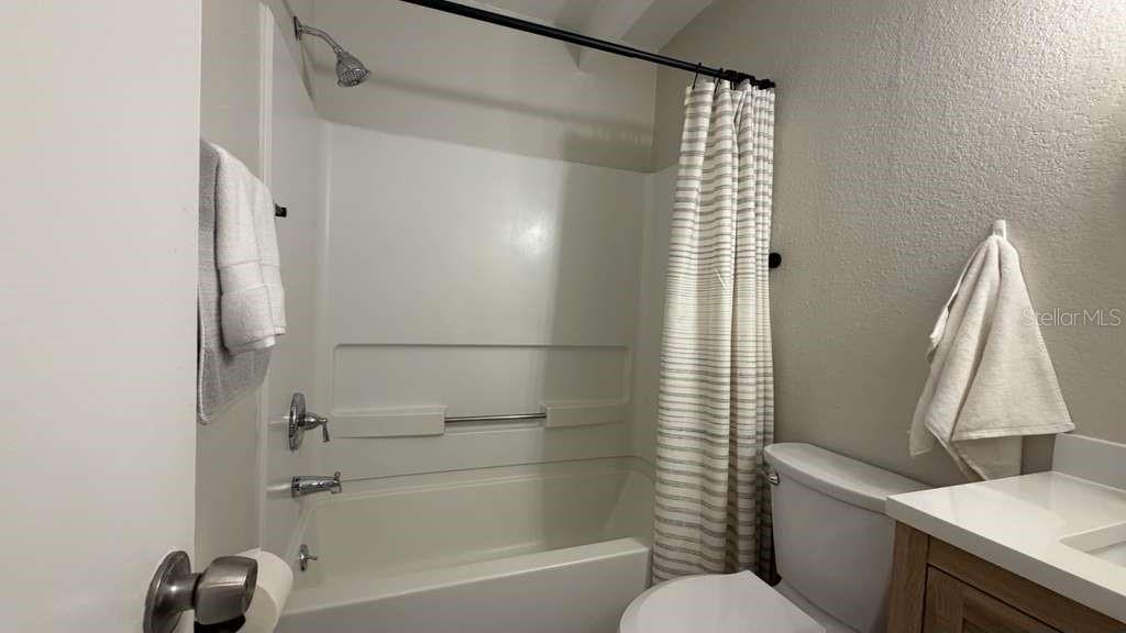LAKESHORE CLUB - Residential