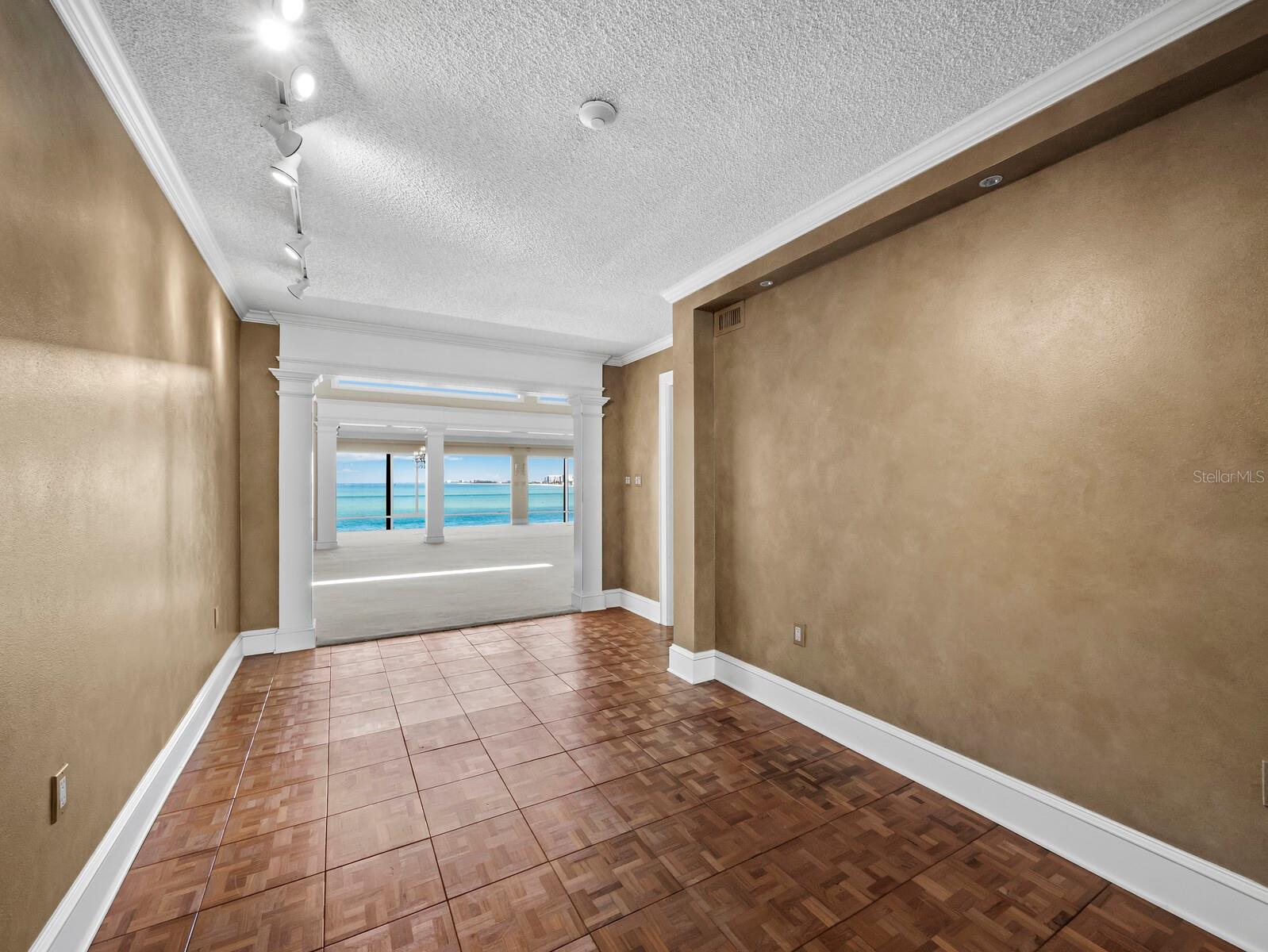 WINDWARD PASSAGE - Residential