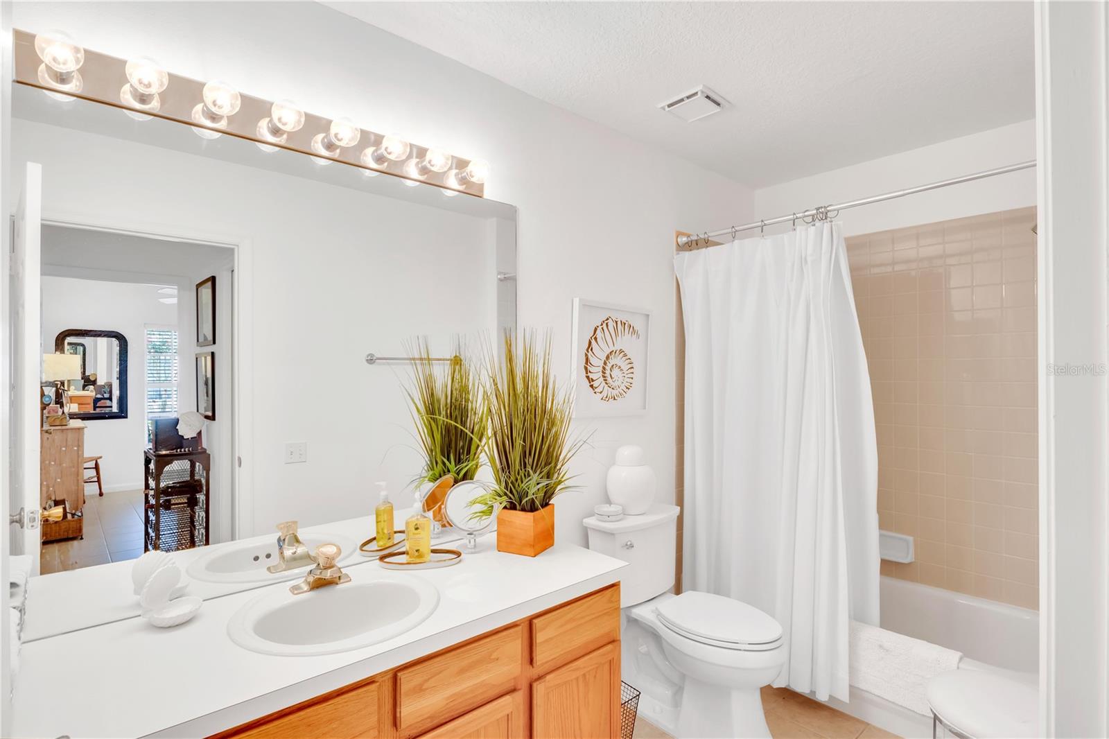 VENTURA, OASIS 2 CONDO PH 3 - Residential