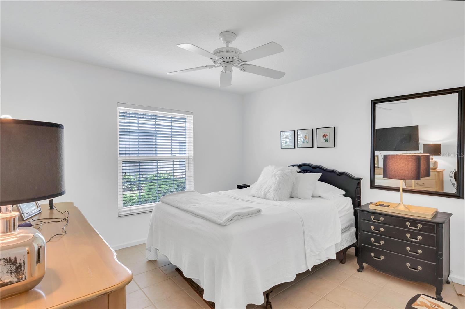 VENTURA, OASIS 2 CONDO PH 3 - Residential