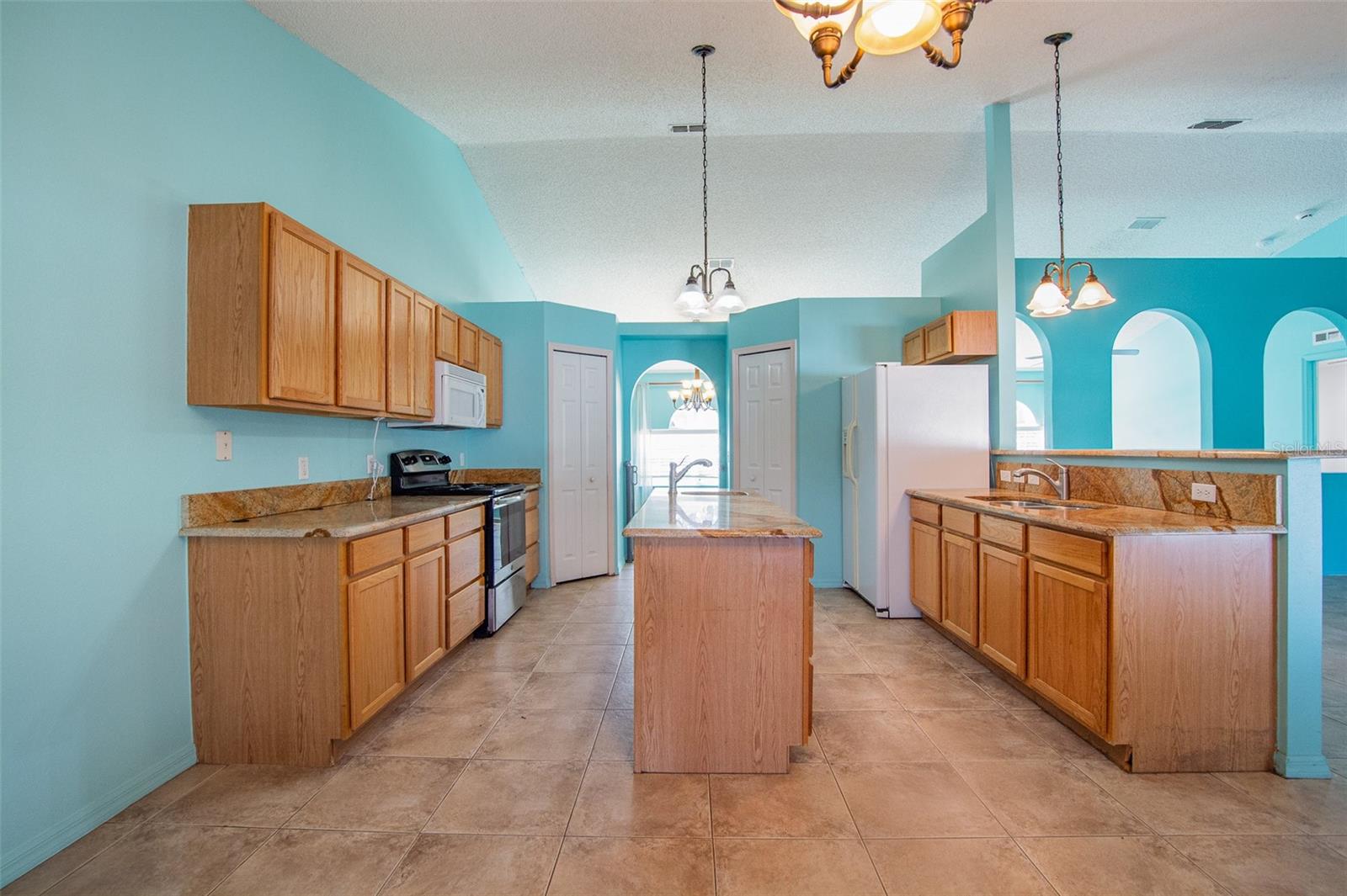 MINNEOLA PINE BLUFF PH 02 LT 98 PB 50 P - Residential