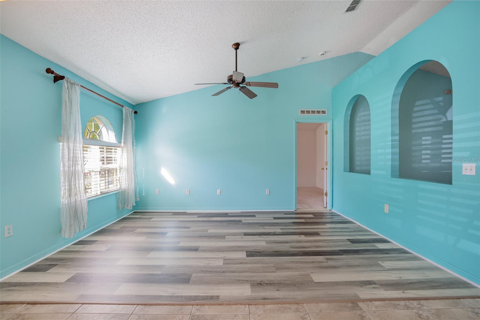 MINNEOLA PINE BLUFF PH 02 LT 98 PB 50 P - Residential