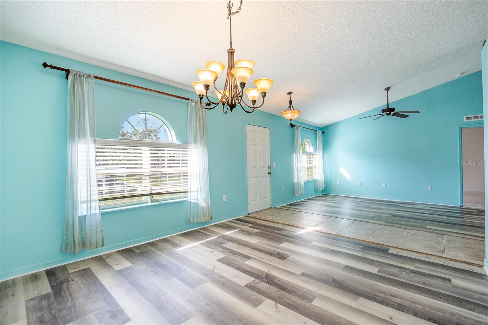 MINNEOLA PINE BLUFF PH 02 LT 98 PB 50 P - Residential