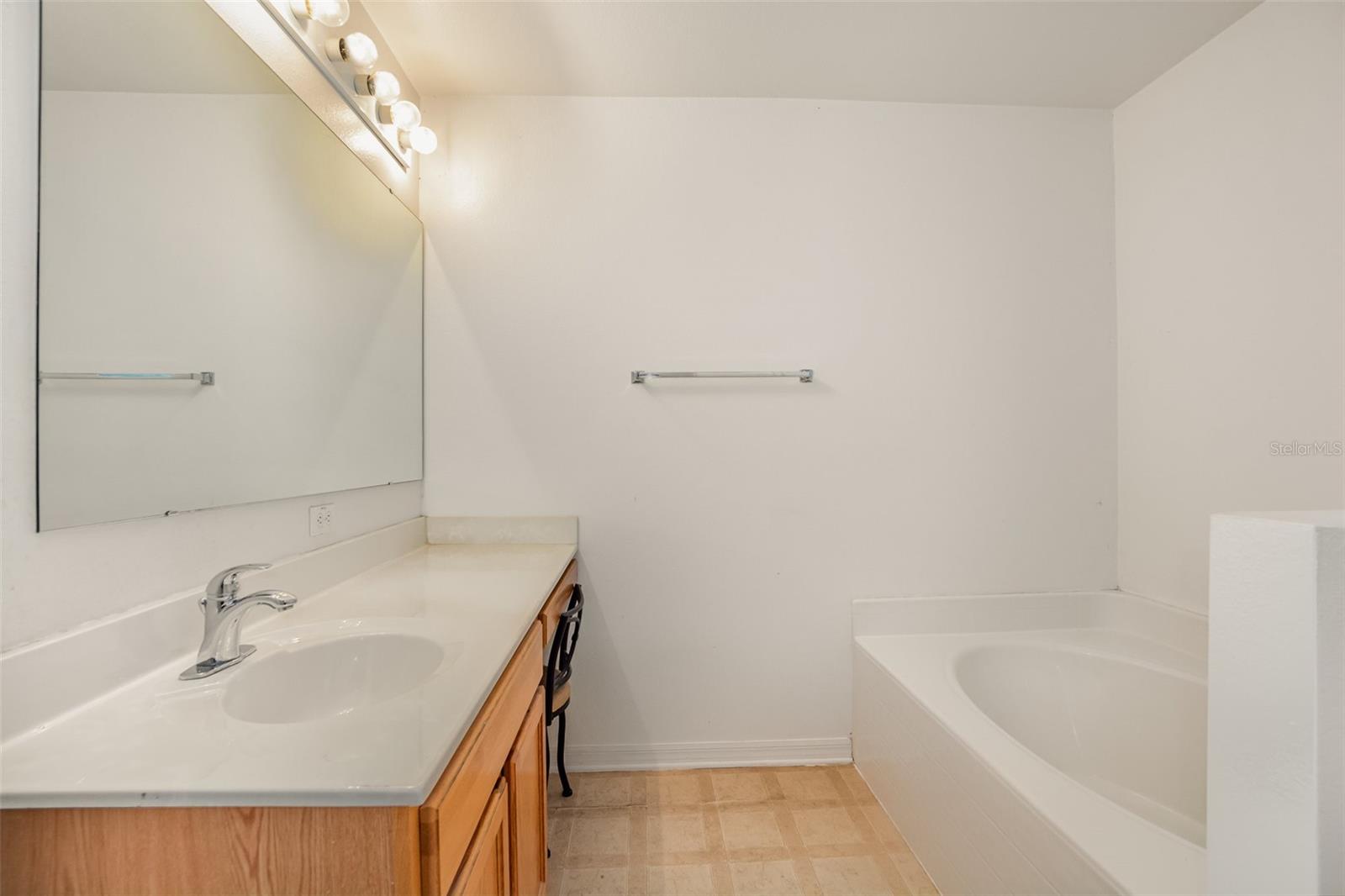 MINNEOLA PINE BLUFF PH 02 LT 98 PB 50 P - Residential