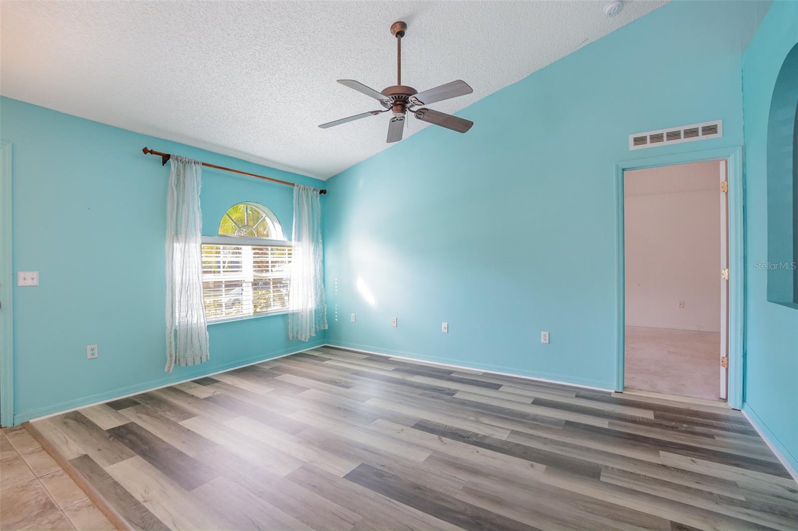 MINNEOLA PINE BLUFF PH 02 LT 98 PB 50 P - Residential