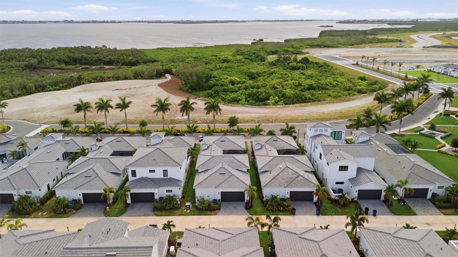 AQUA LAGOON - Residential
