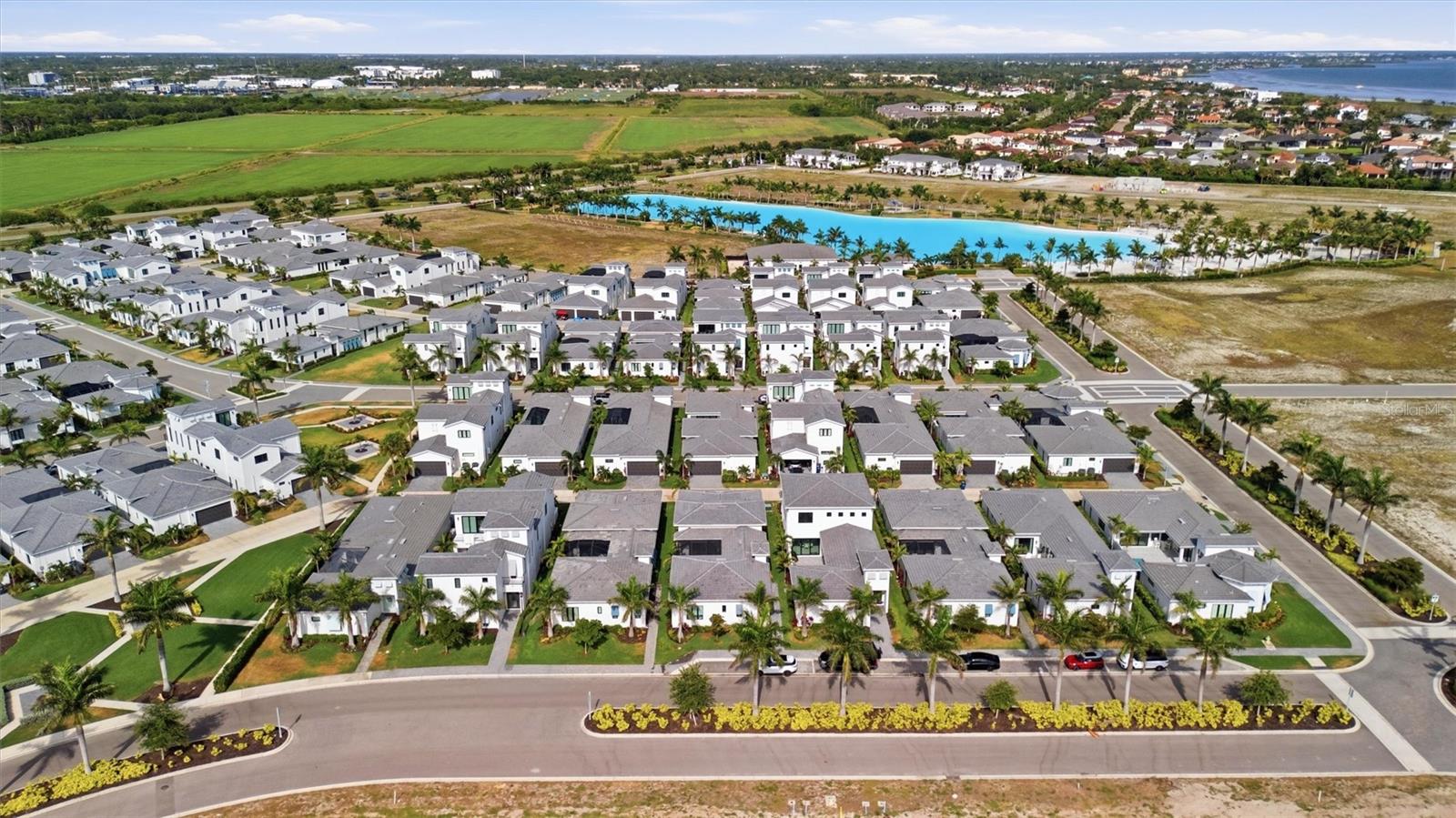AQUA LAGOON - Residential