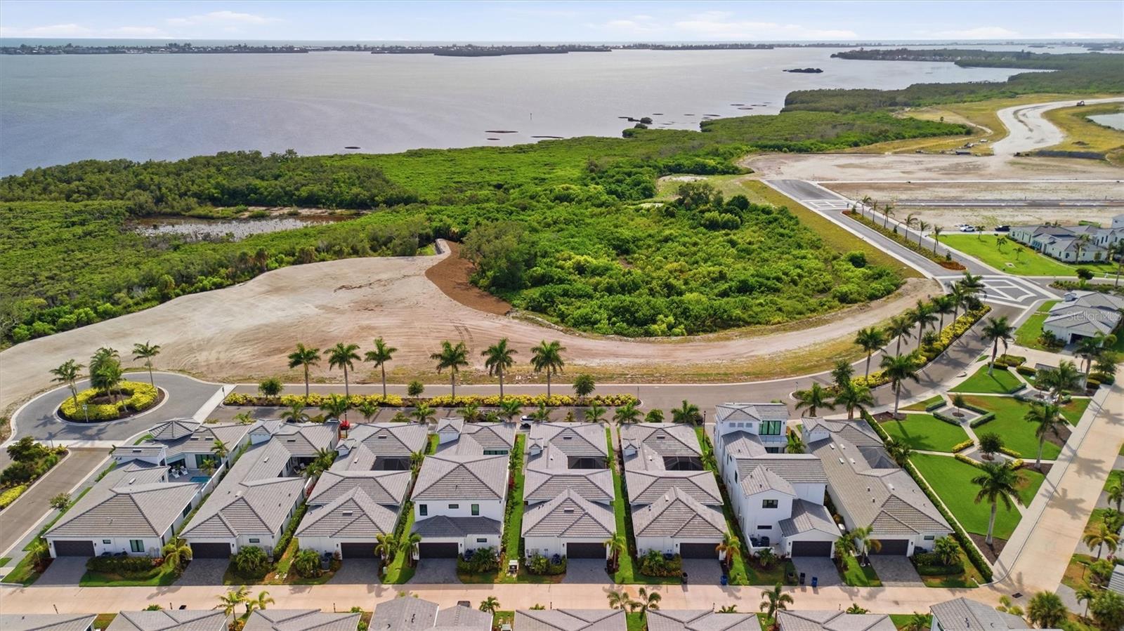 AQUA LAGOON - Residential