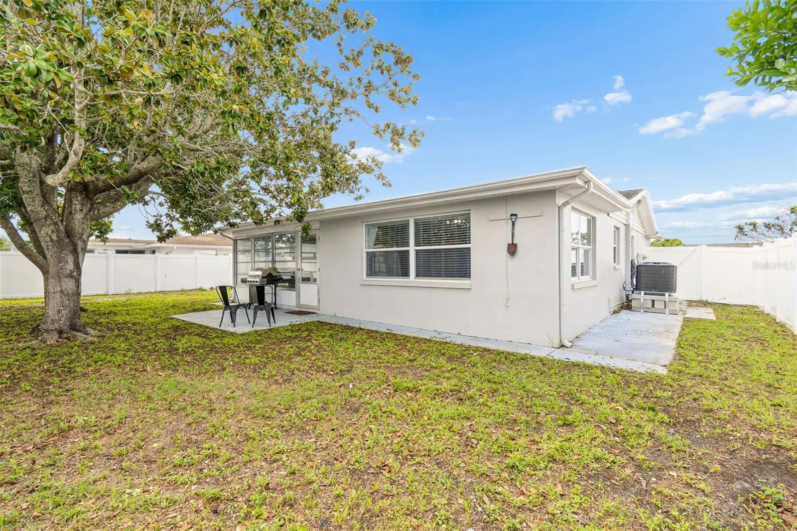 COLONIAL HILLS - Residential