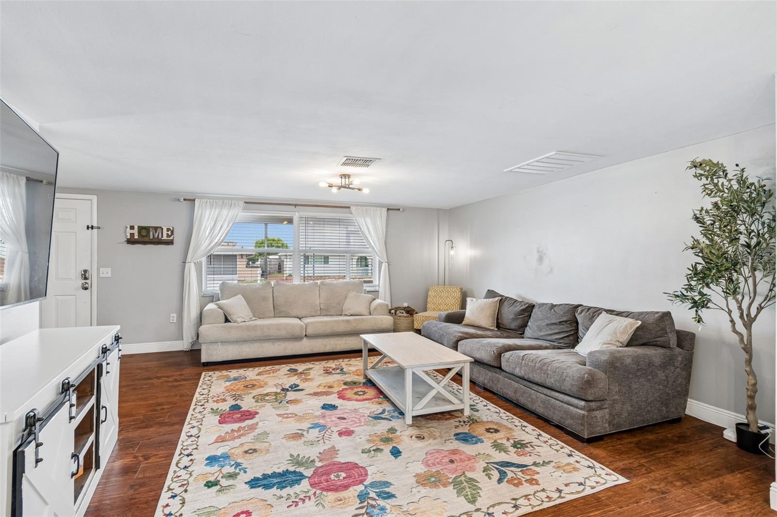 COLONIAL HILLS - Residential