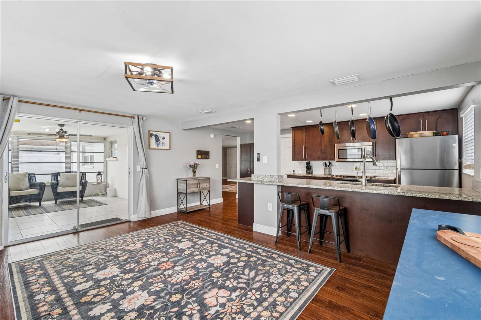 COLONIAL HILLS - Residential