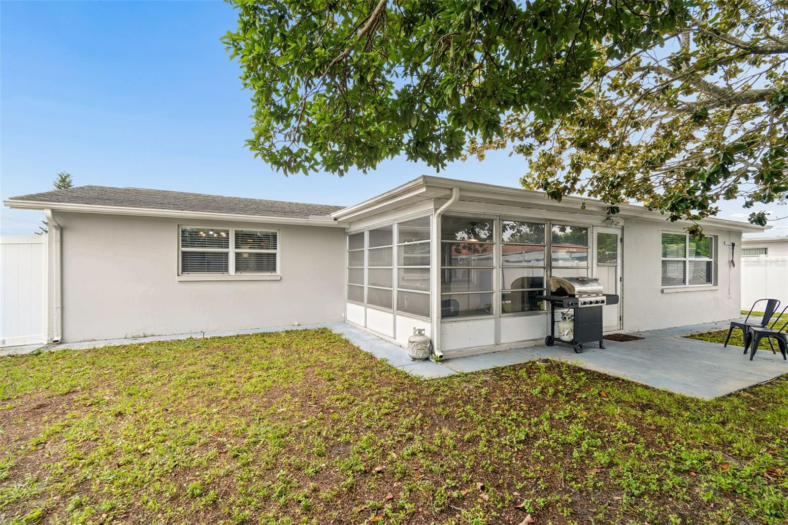 COLONIAL HILLS - Residential