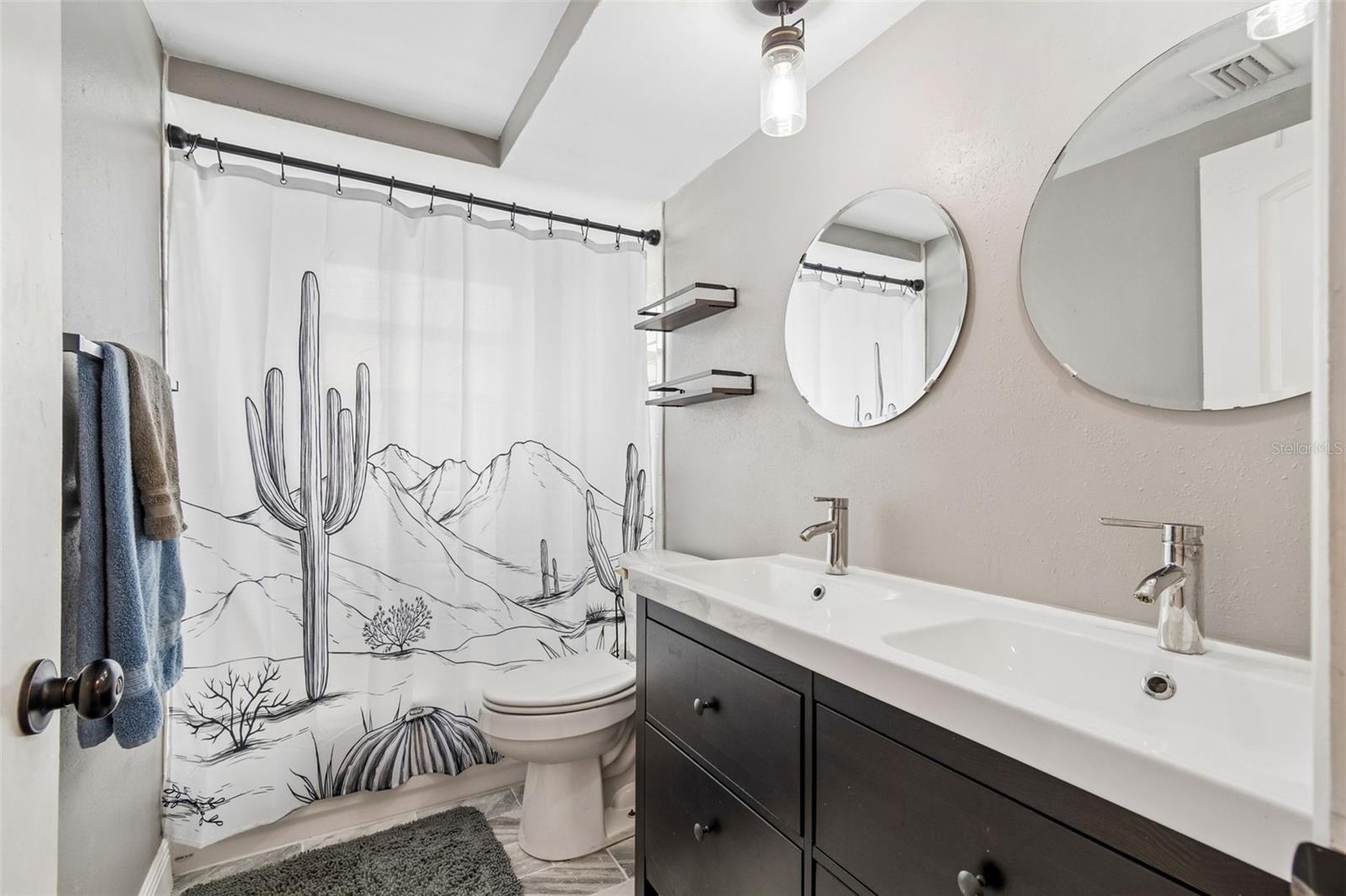 COLONIAL HILLS - Residential