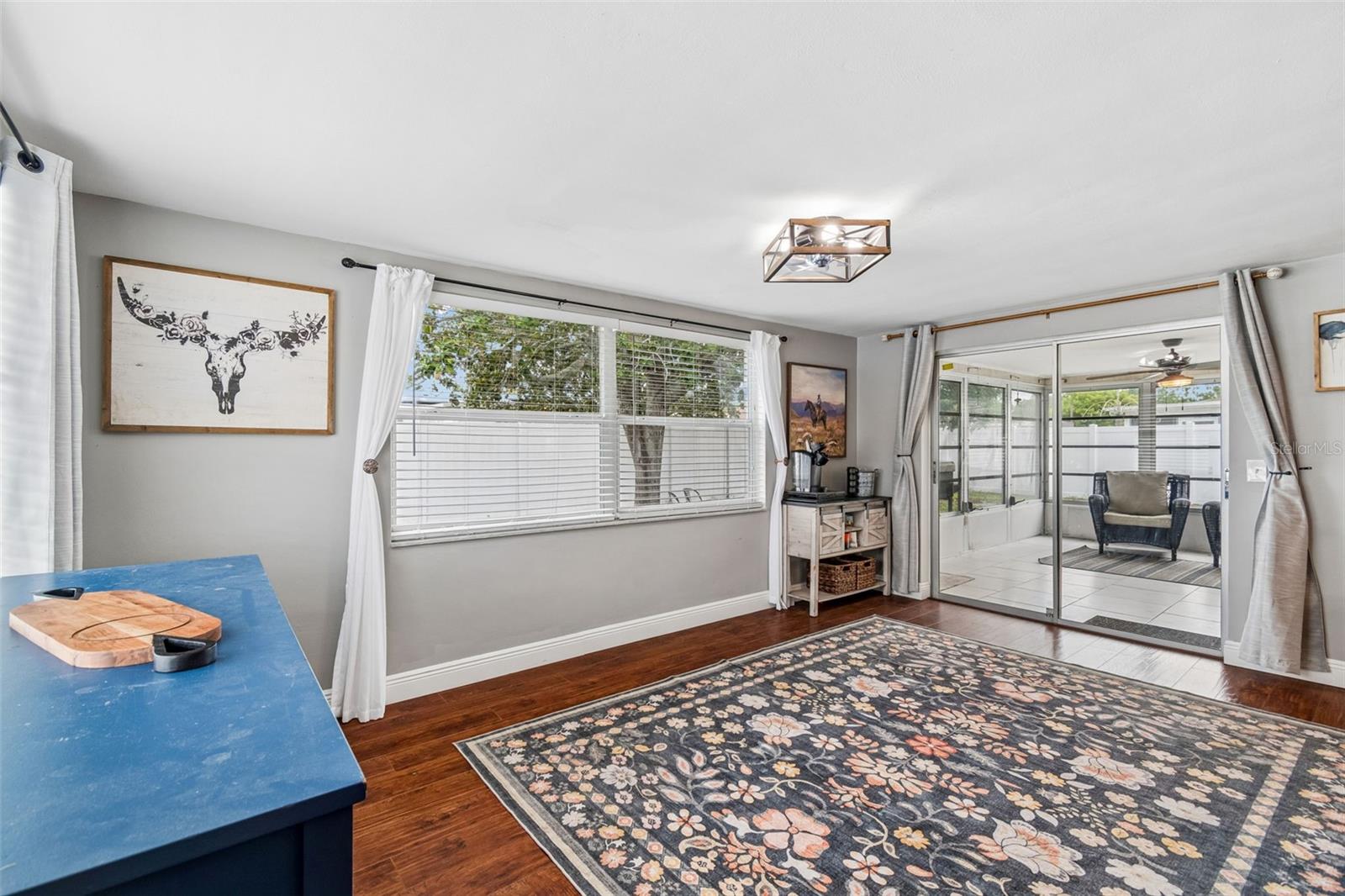COLONIAL HILLS - Residential
