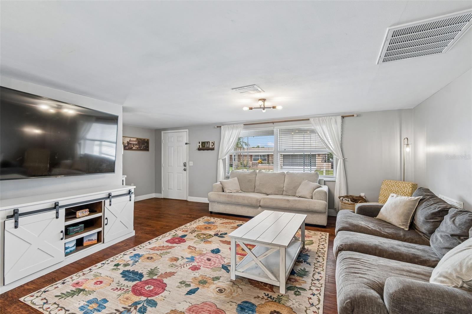 COLONIAL HILLS - Residential