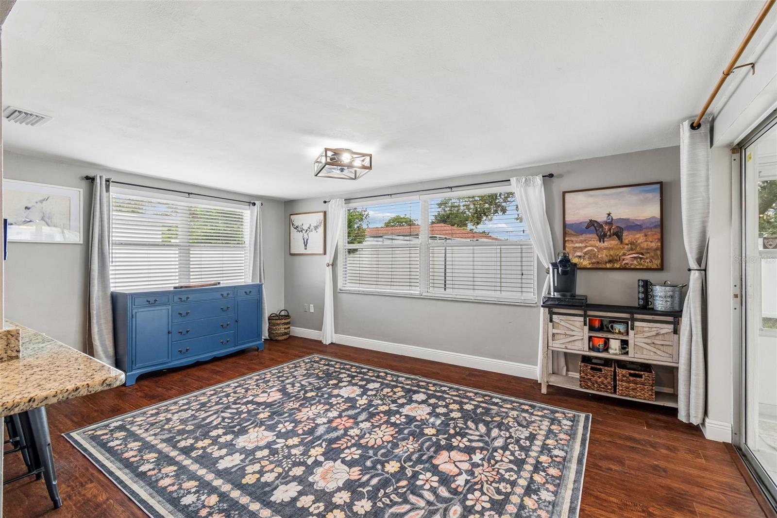 COLONIAL HILLS - Residential
