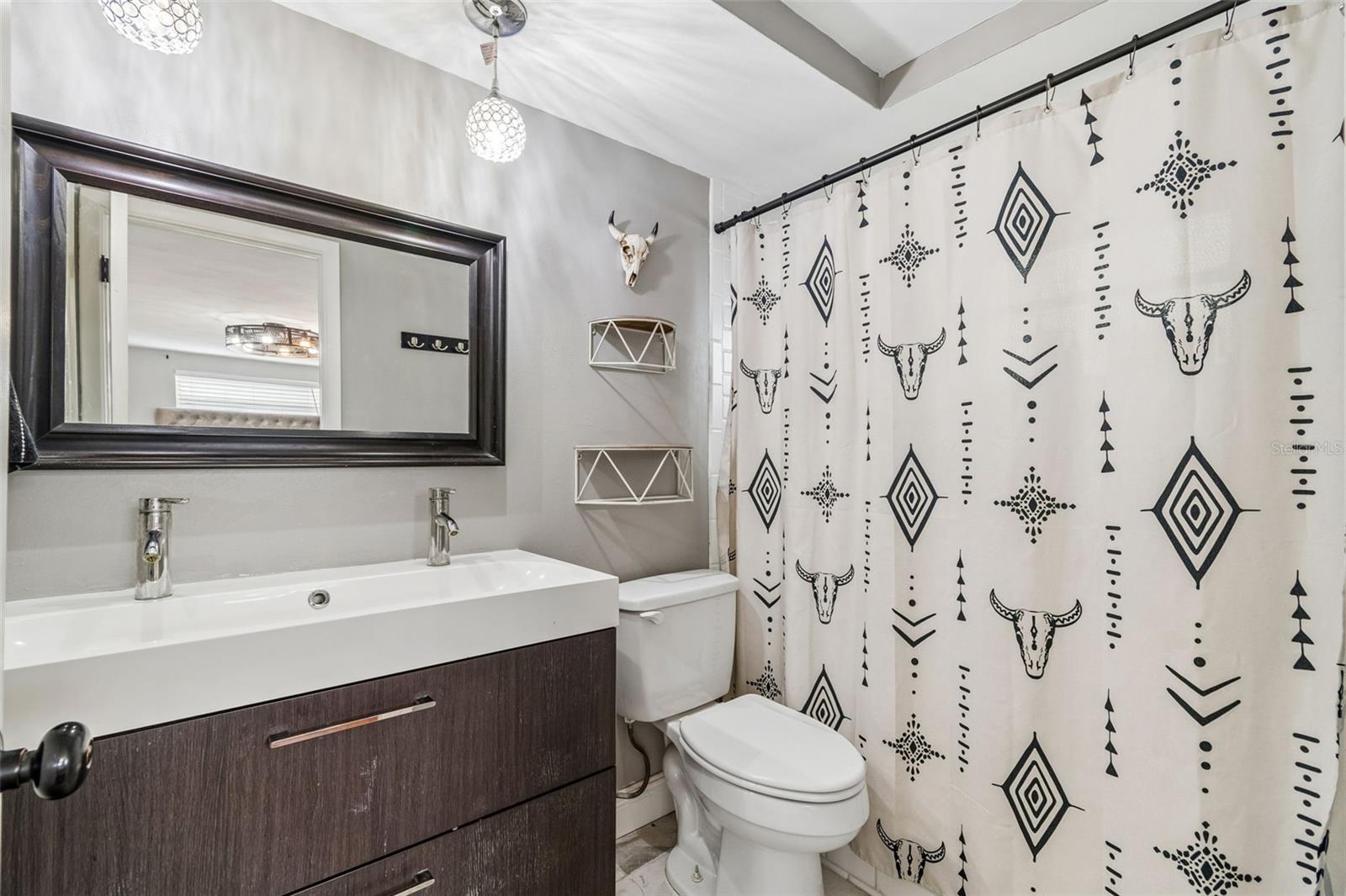 COLONIAL HILLS - Residential