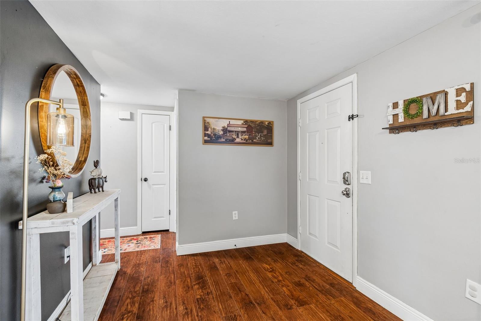COLONIAL HILLS - Residential