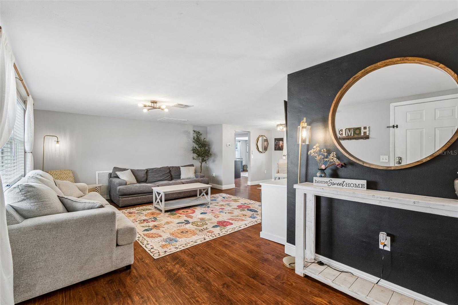 COLONIAL HILLS - Residential