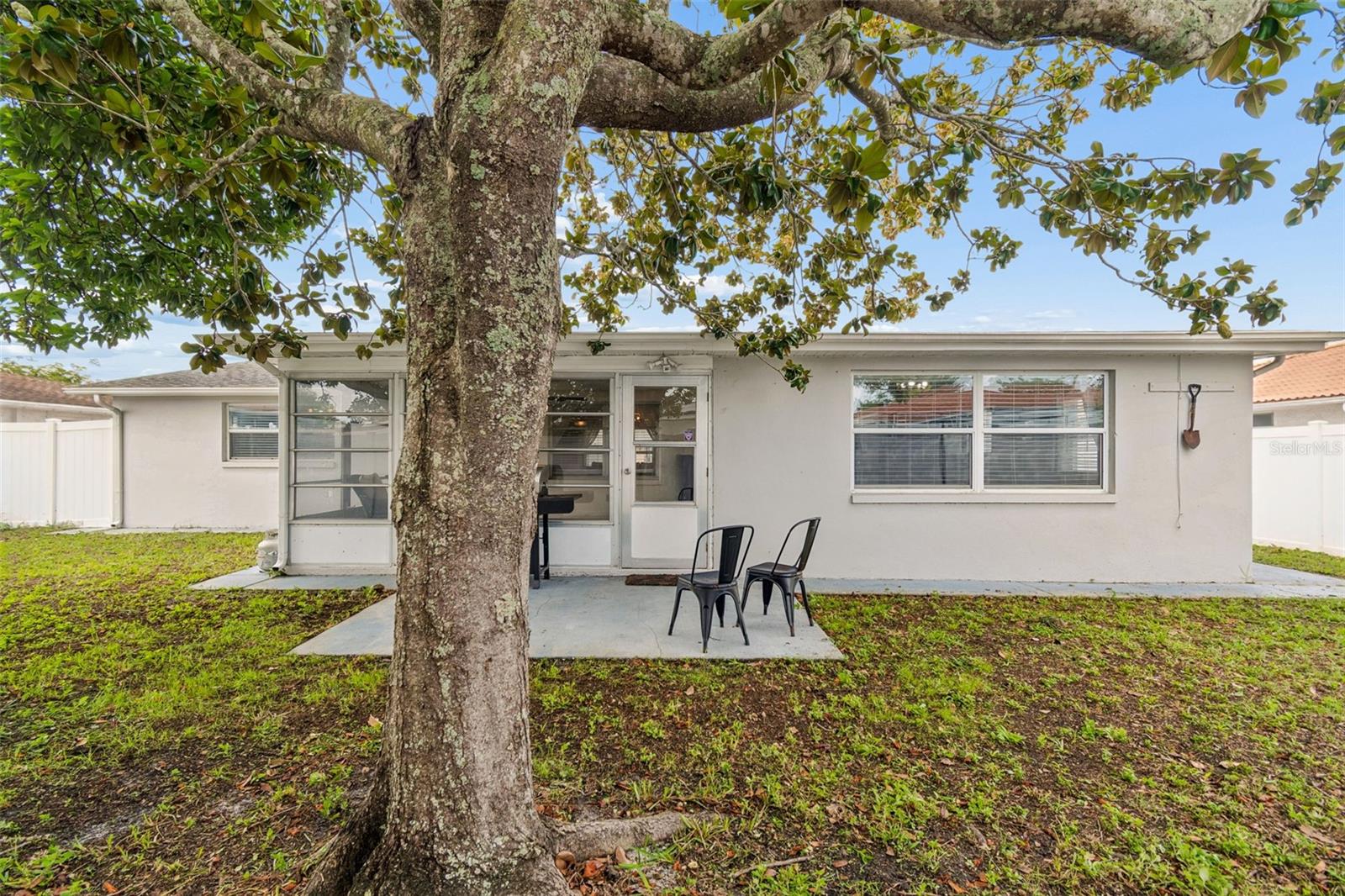 COLONIAL HILLS - Residential