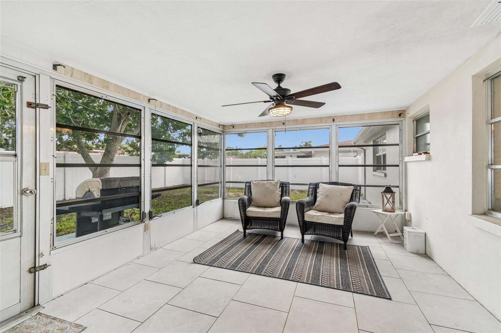 COLONIAL HILLS - Residential
