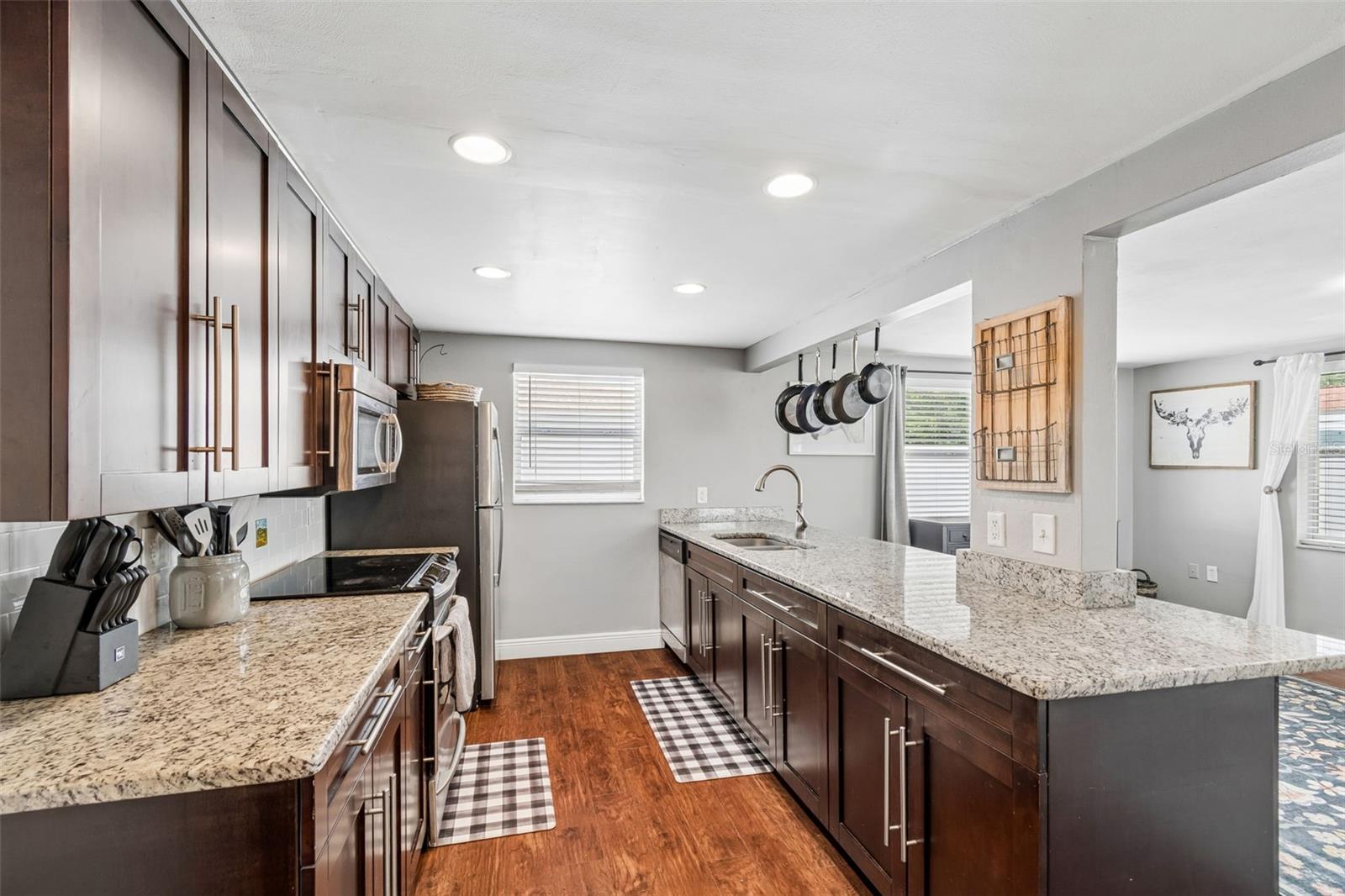 COLONIAL HILLS - Residential