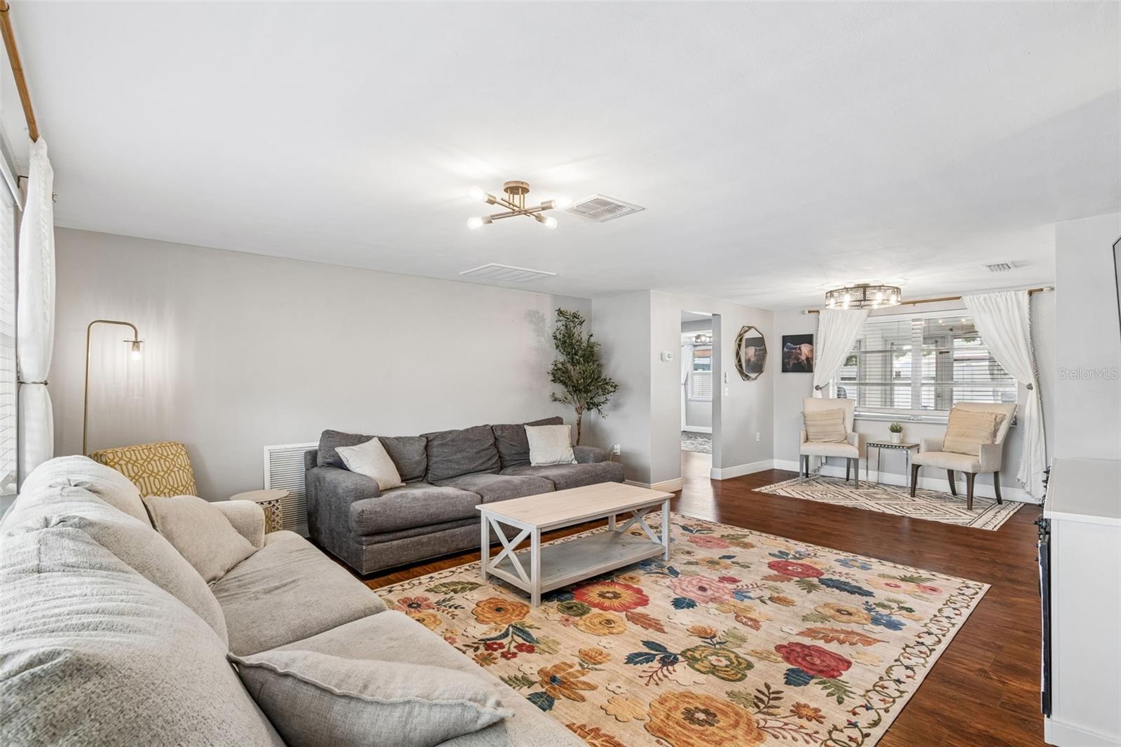 COLONIAL HILLS - Residential