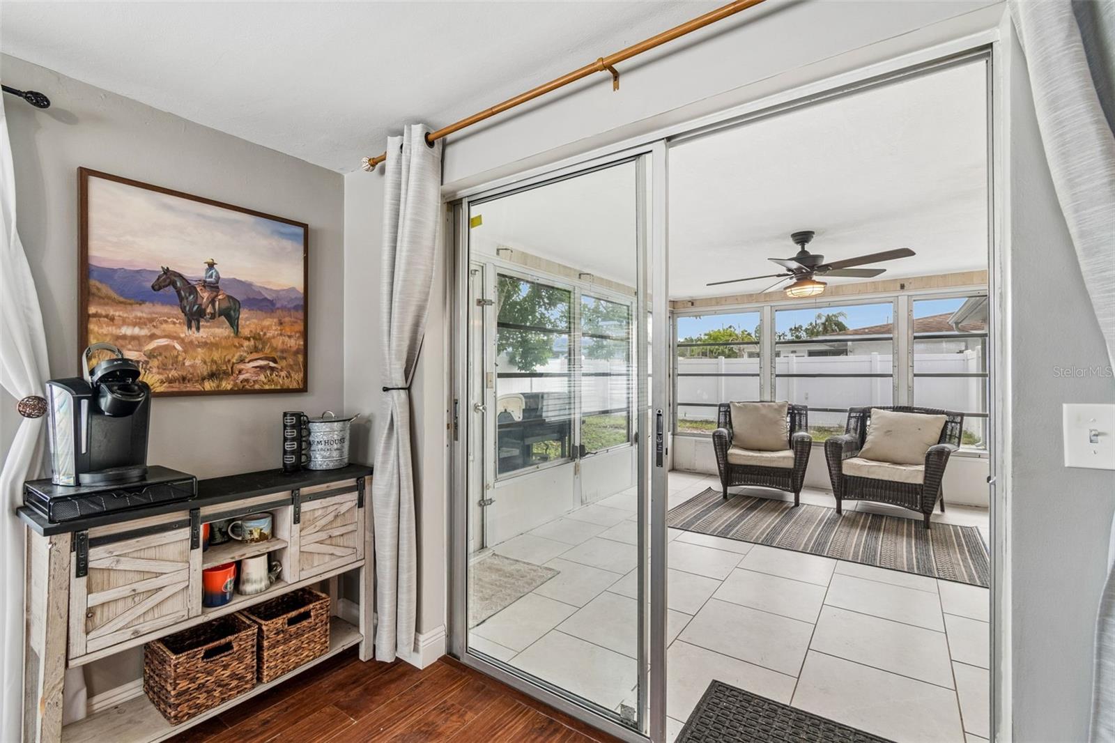 COLONIAL HILLS - Residential