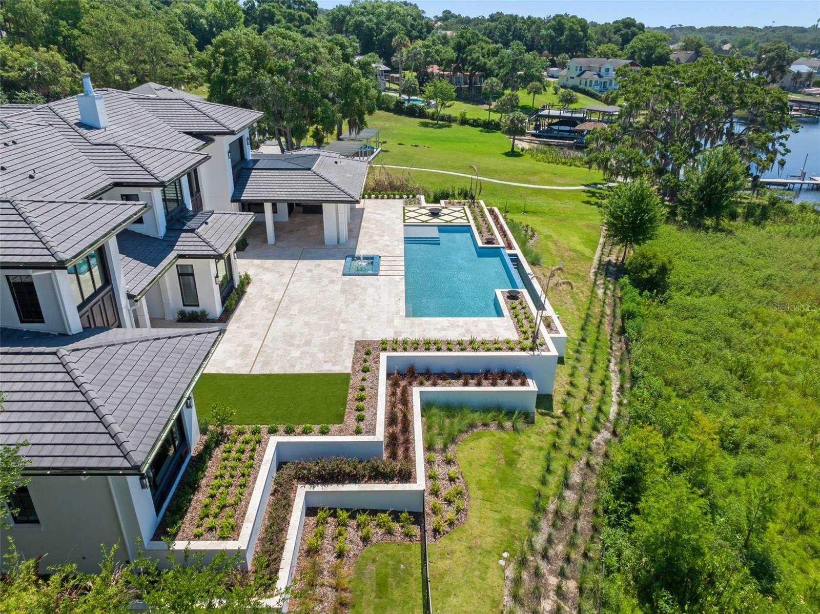 LAKE DOWN POINTE 50 42 - Residential