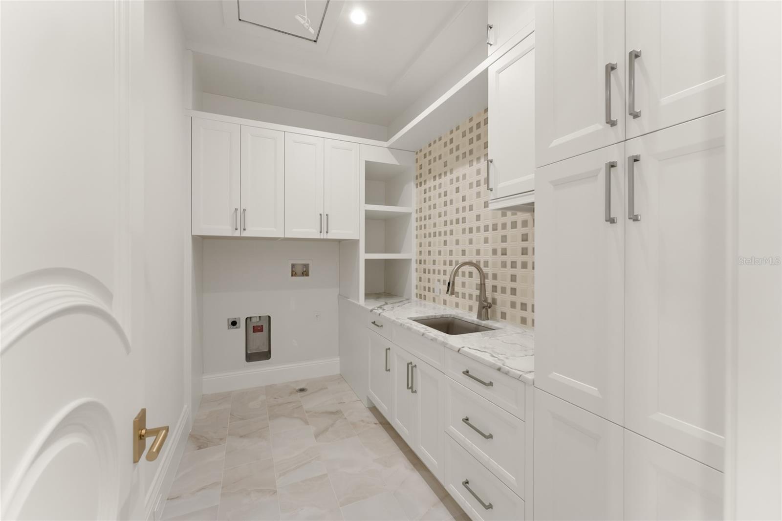 LAKE DOWN POINTE 50 42 - Residential