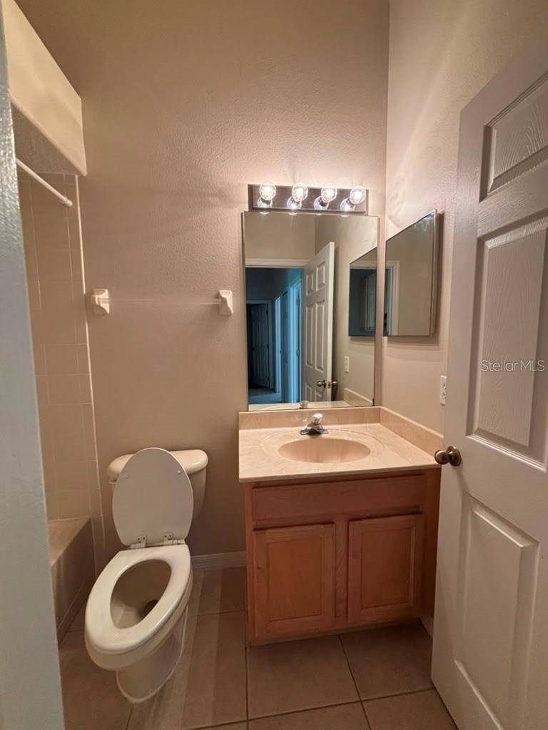 VISTA LAKES VILLAGES N-4 & N-5 - Residential Lease