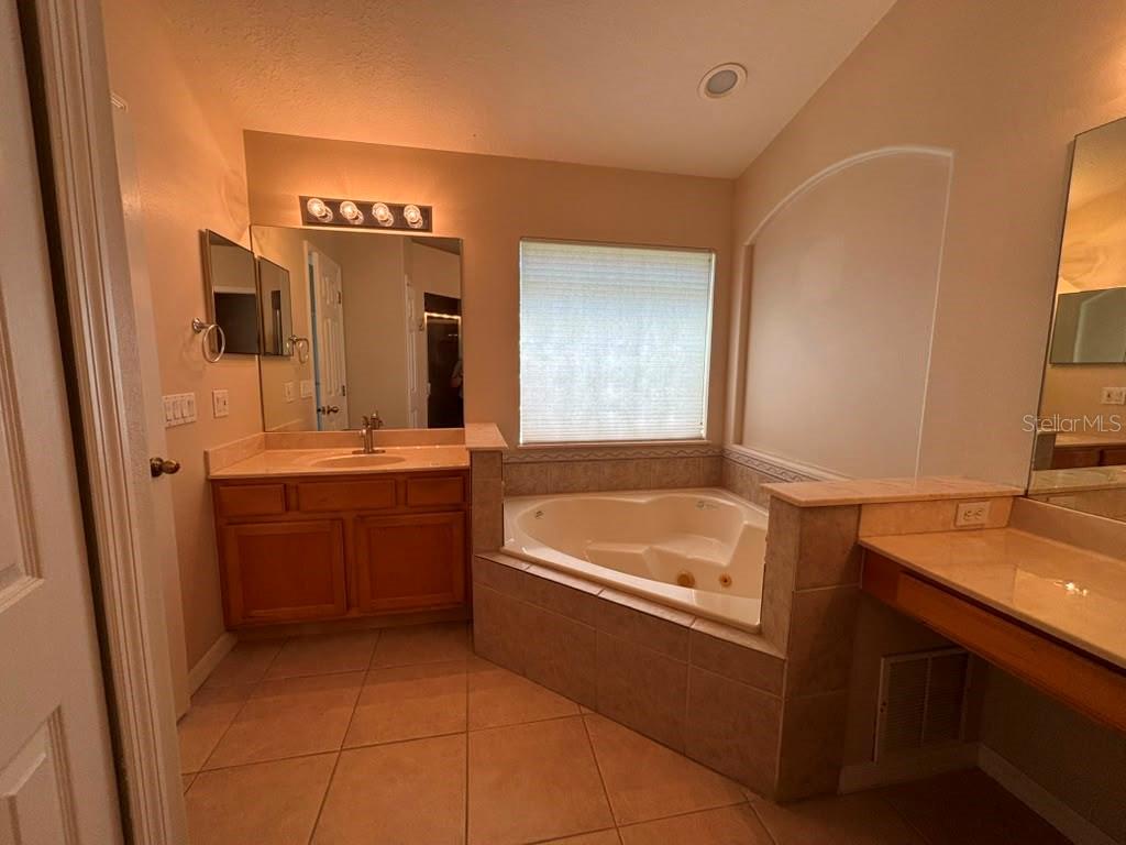 VISTA LAKES VILLAGES N-4 & N-5 - Residential Lease