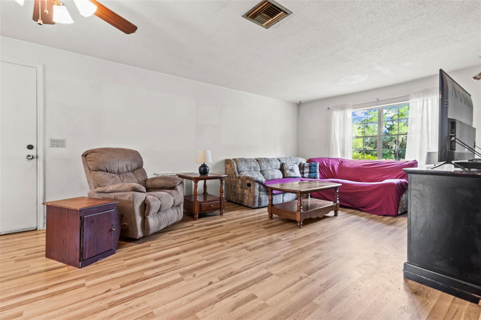 DERBY OAKS - Residential