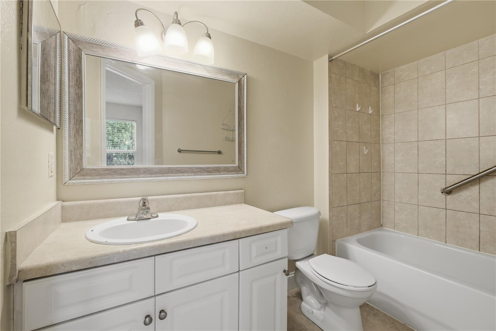 VENETIAN PLACE - Residential
