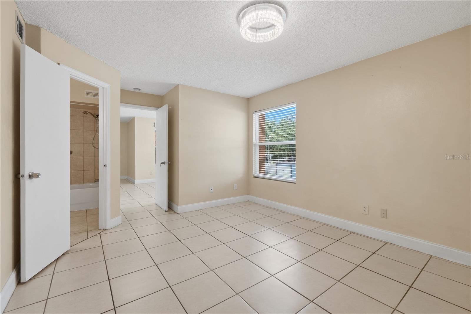 VENETIAN PLACE - Residential