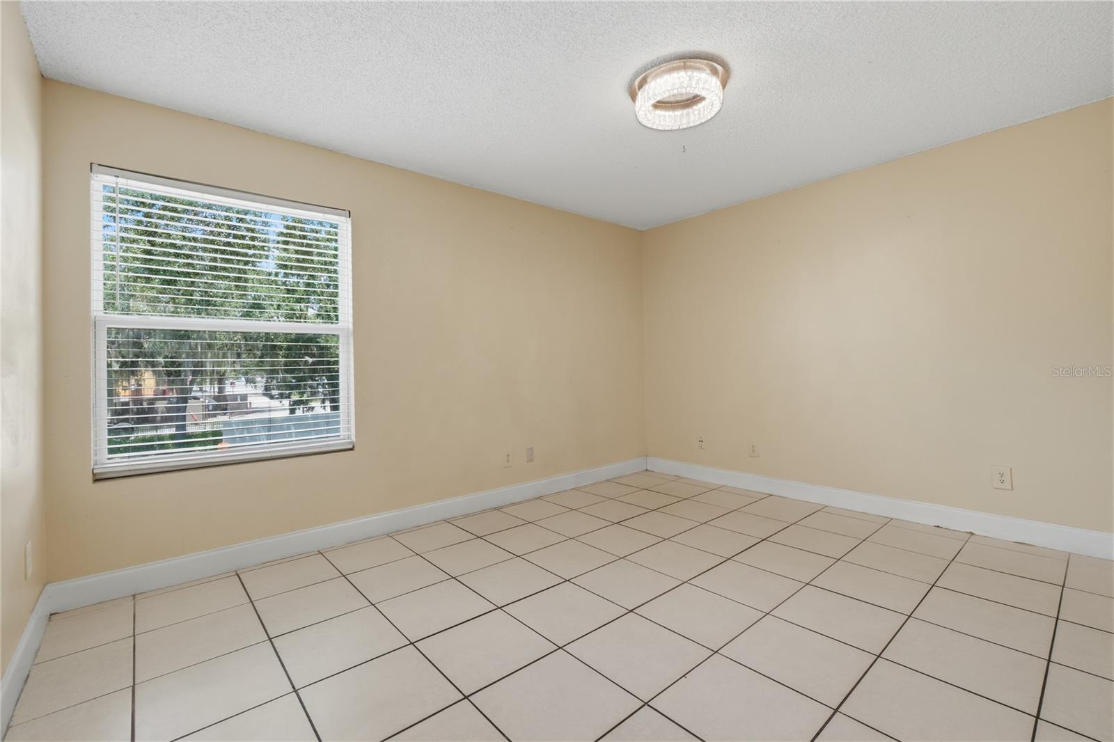 VENETIAN PLACE - Residential