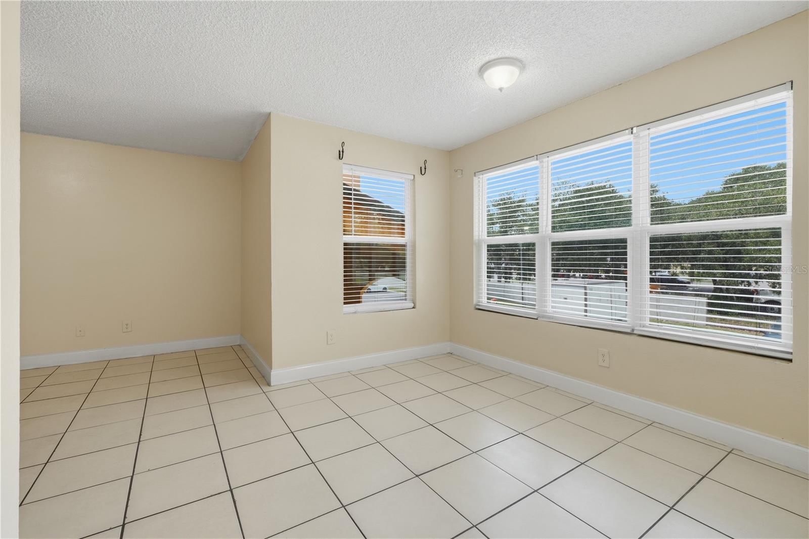 VENETIAN PLACE - Residential