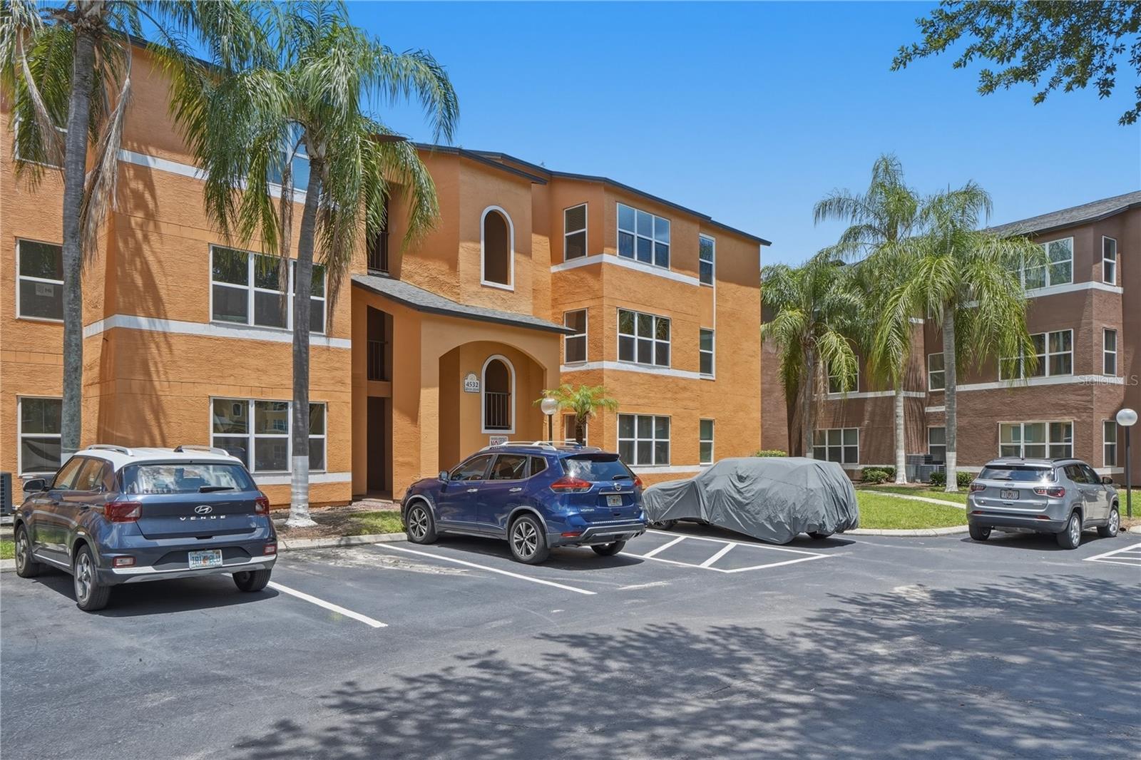 VENETIAN PLACE - Residential