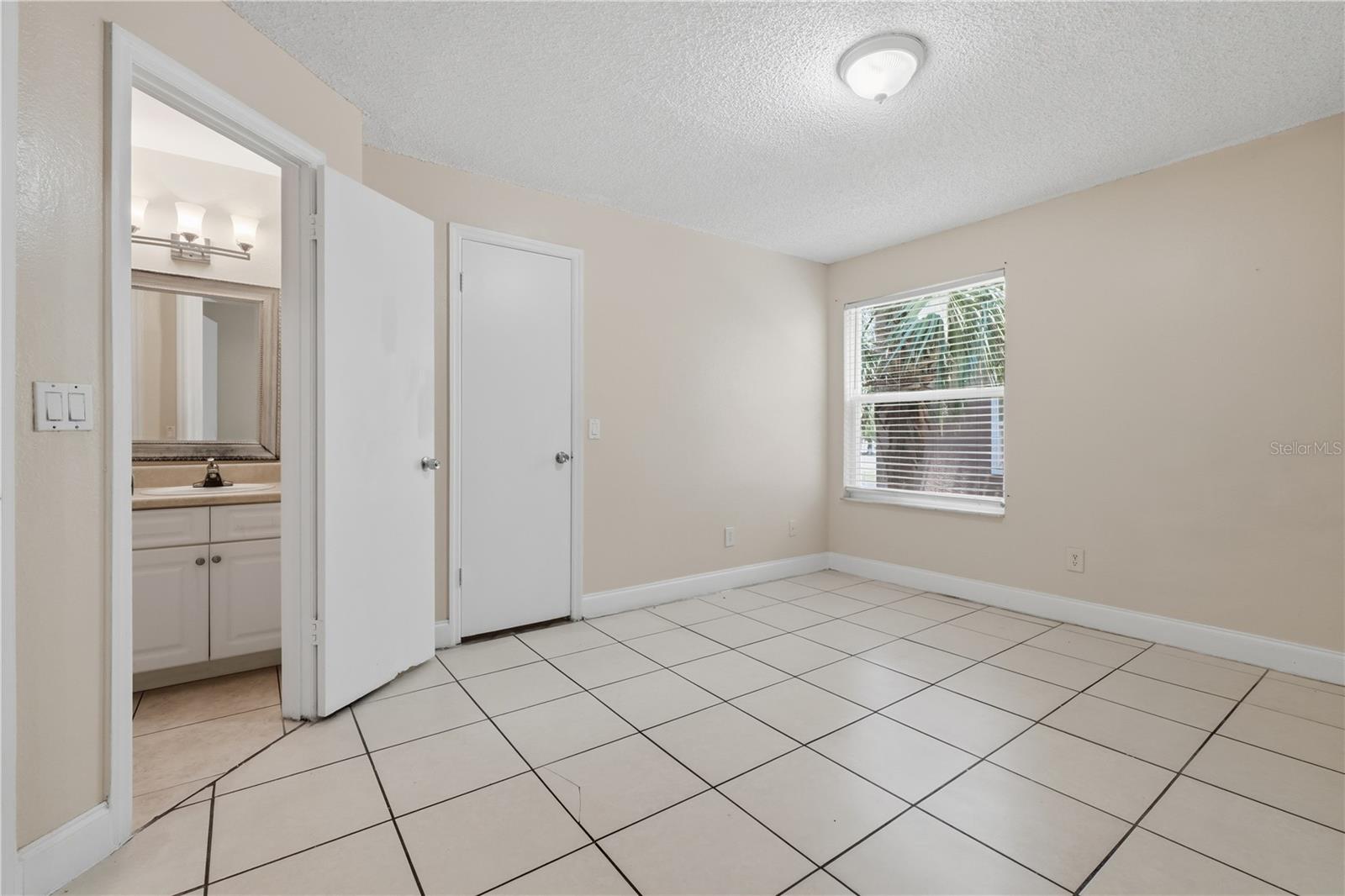 VENETIAN PLACE - Residential