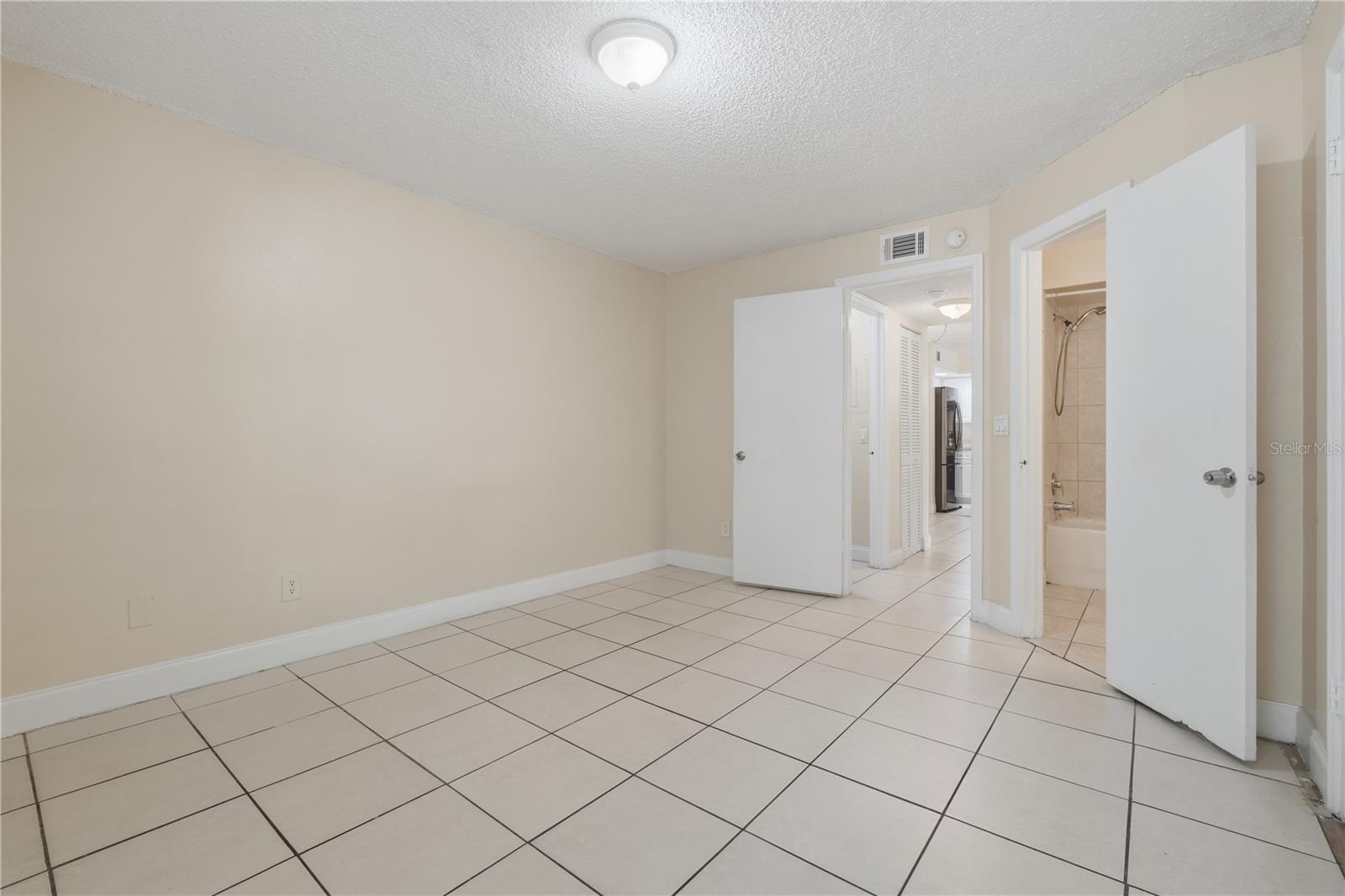 VENETIAN PLACE - Residential