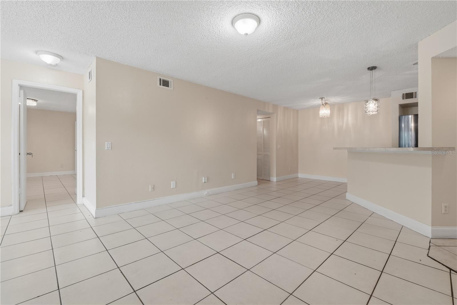 VENETIAN PLACE - Residential