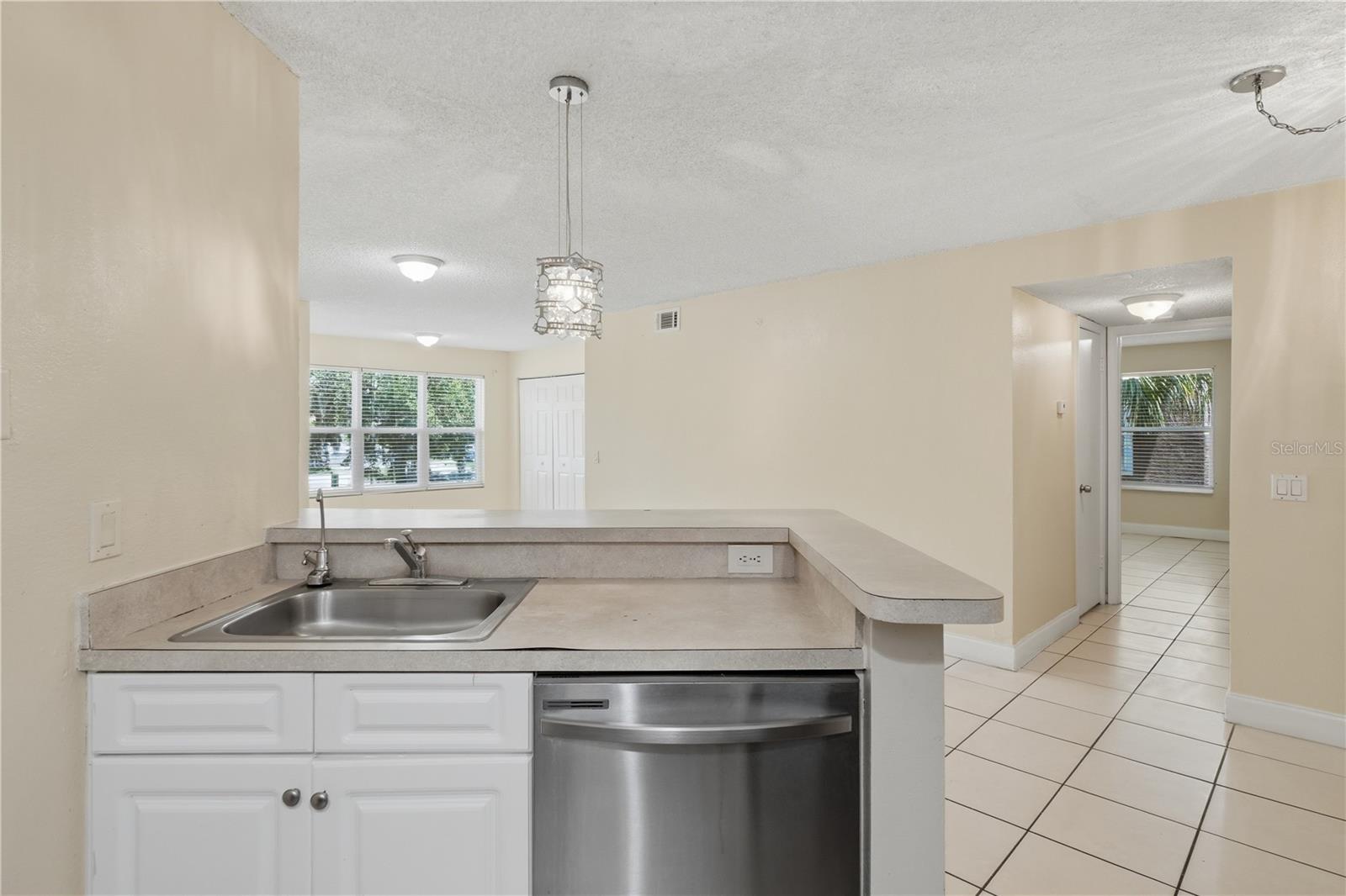 VENETIAN PLACE - Residential