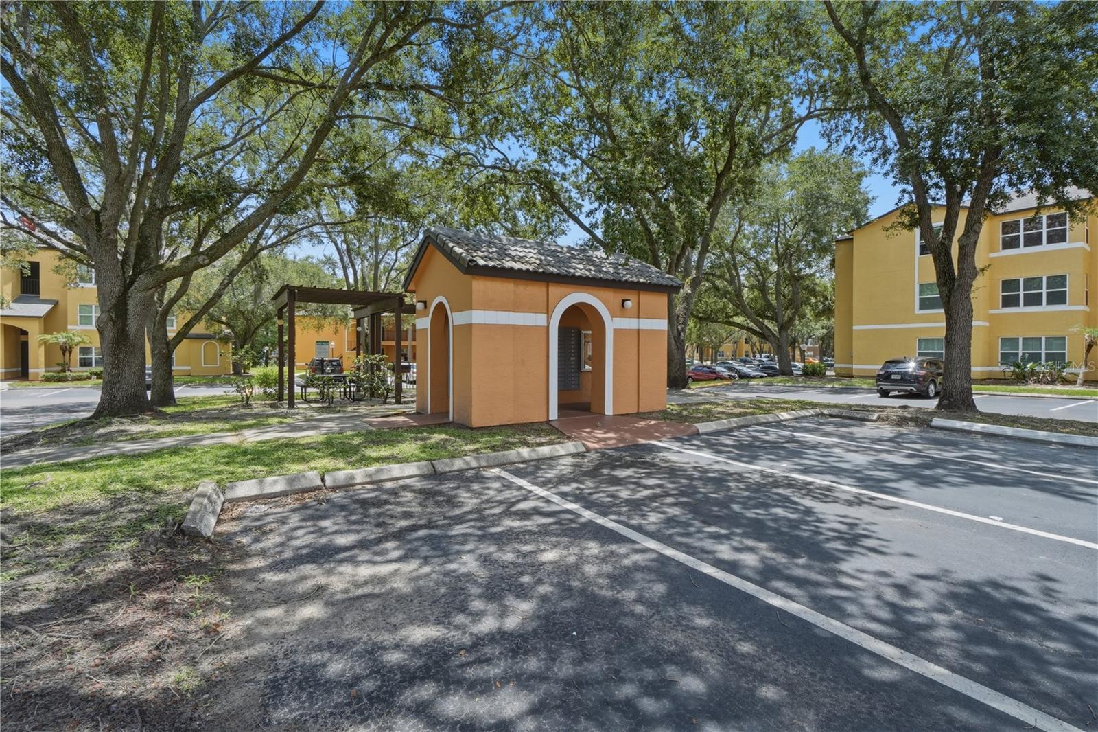VENETIAN PLACE - Residential