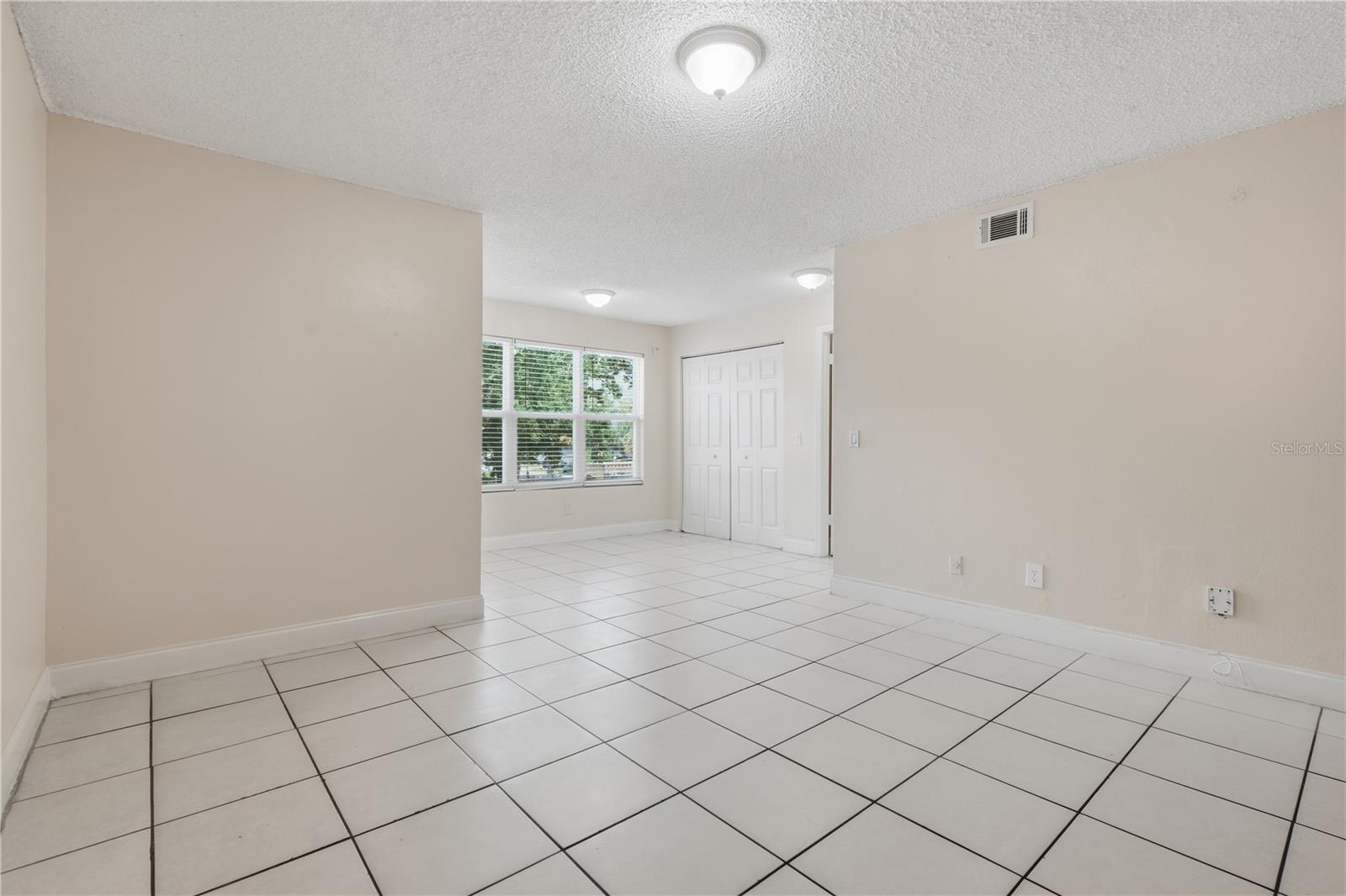 VENETIAN PLACE - Residential