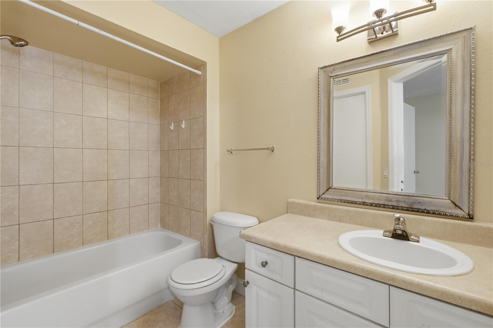 VENETIAN PLACE - Residential
